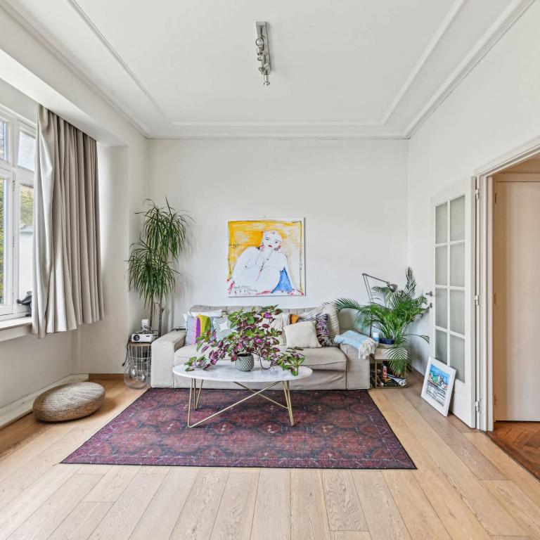 Châtelain/ Louise: bel appartement/ studio  + jardin commun