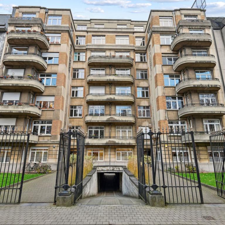 Quartier EU: appartement de standing, terrasse, garage box