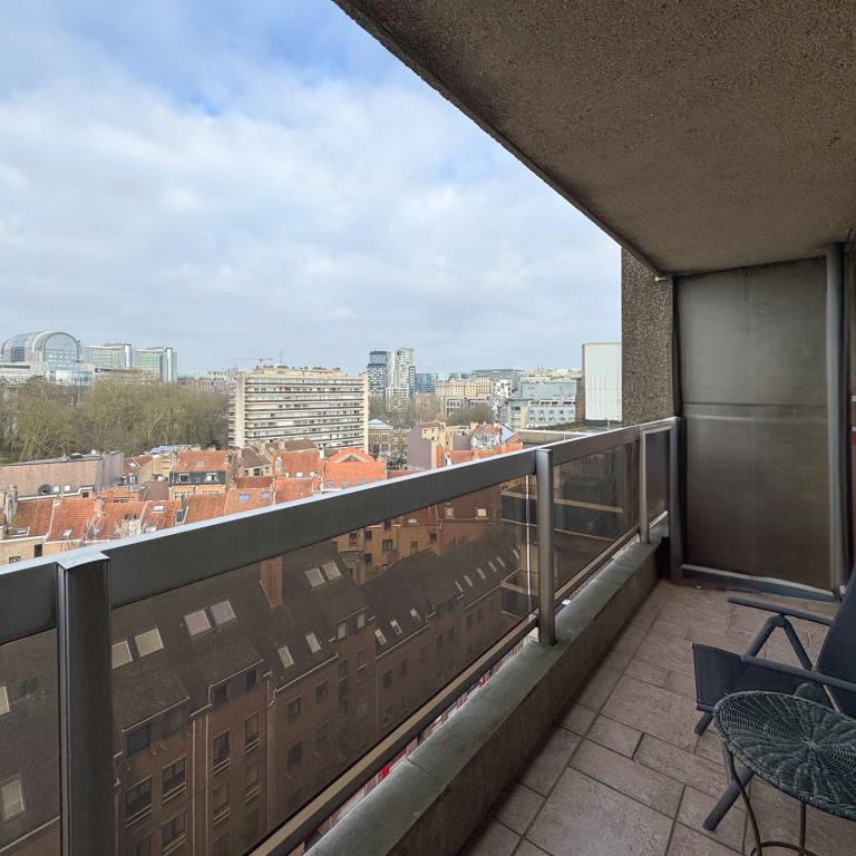 SOUS OFFRE Place Jourdan: superbe appartement 2ch + 2 terr parking