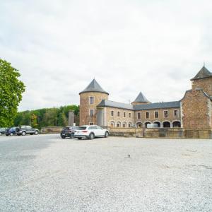 Château du XIII, au coeur d'un vaste domaine de ± 15 ha