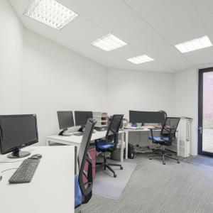 SOUS OFFRE ! Observatoire: belle surface de bureaux avec jardin et parkings 