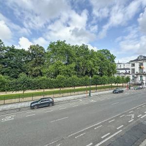 Quartier Royal - Bureau sur 2 étages avec terrasse et jardin