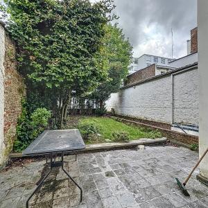 Quartier Royal - Bureau sur 2 étages avec terrasse et jardin