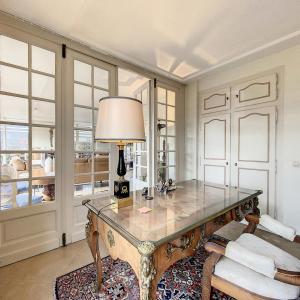 Roosevelt: Superbe penthouse meublé 2 chambres + studio