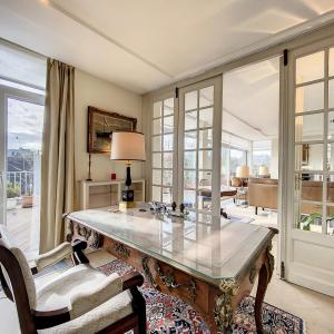 Roosevelt: Superbe penthouse meublé 2 chambres + studio