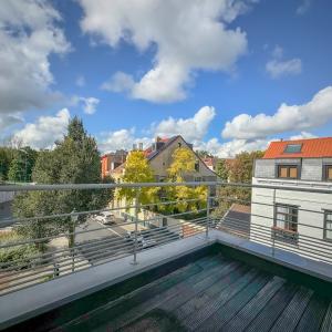 SOUS OFFRE 8 Uccle/maison communale: Beau duplex. 3 chambres, 2 terrasses