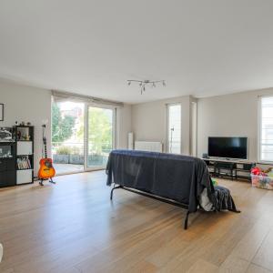 SOUS OFFRE 8 Uccle/maison communale: Beau duplex. 3 chambres, 2 terrasses