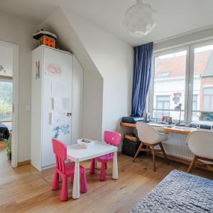 SOUS OFFRE 8 Uccle/maison communale: Beau duplex. 3 chambres, 2 terrasses