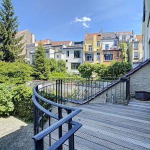 Châtelain/Washington : Magnifique duplex RDC avec jardin