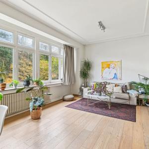 Châtelain/ Louise: bel appartement/ studio  + jardin commun