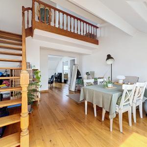 Quartier Sablon : Superbe duplex 1 chambre meublé