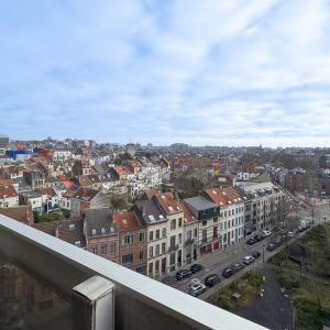 SOUS OFFRE Place Jourdan: superbe appartement 2ch + 2 terr parking