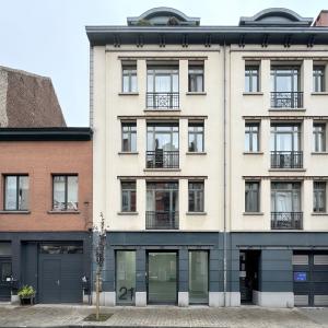 SOUS OFFRE !! Châtelain/Tenbosch, Magnifique commerce avec atrium + pkg