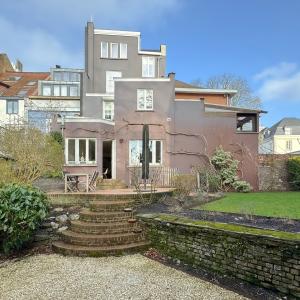 SOUS OFFRE !! Wolvendael : Splendide maison 4 chambres, bureau et jardin