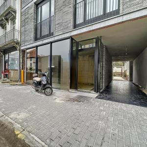 VDK Housing : Beau RDC commercial CASCO