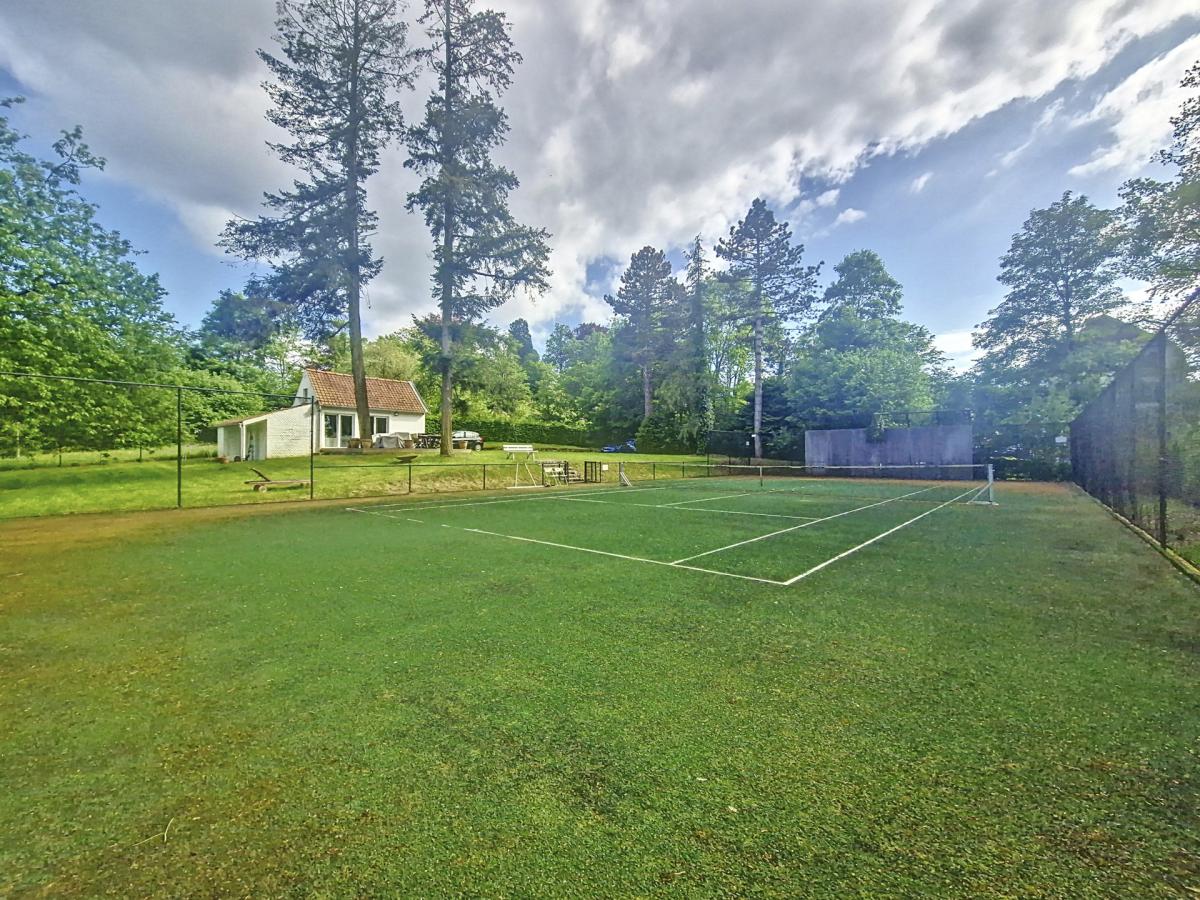 En bordure de la vallée des artistes, terrain  de 1940m²