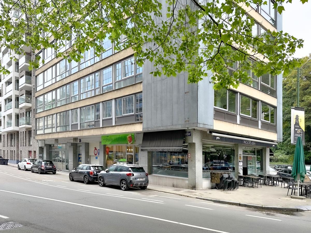 Quartier européen - Rez-de-chaussée commercial/horeca ±400m²