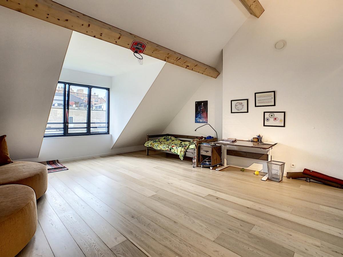 SOUS OFFRE! Uccle : Magnifique maison avec jardin et parkings