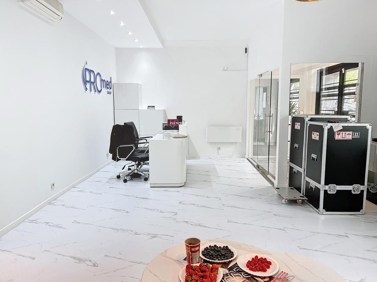 SOUS OFFRE! Louise: Magnifique surface commerciale de ± 130 m²