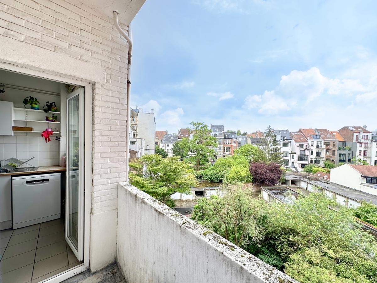 SOUS OFFRE! Place Brugmann : Magnifique appartement 2 chambres + balcon