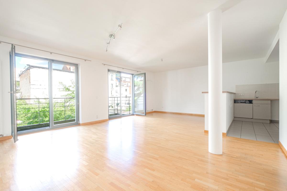 SOUS OFFRE ! Châtelain: Magnifique appartement 2 chambres avec terrasse