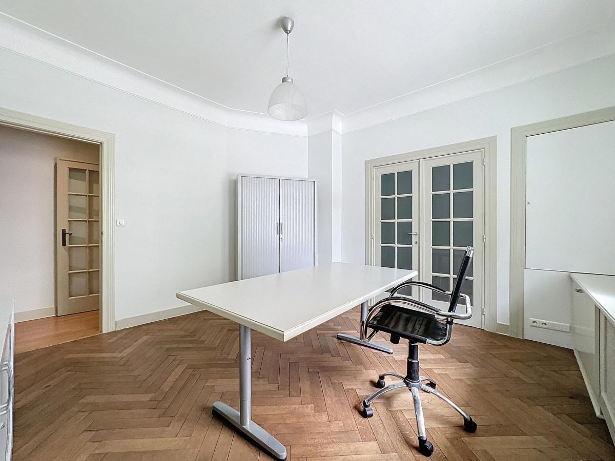 Schuman/ Cinquantenaire - bureau rénové