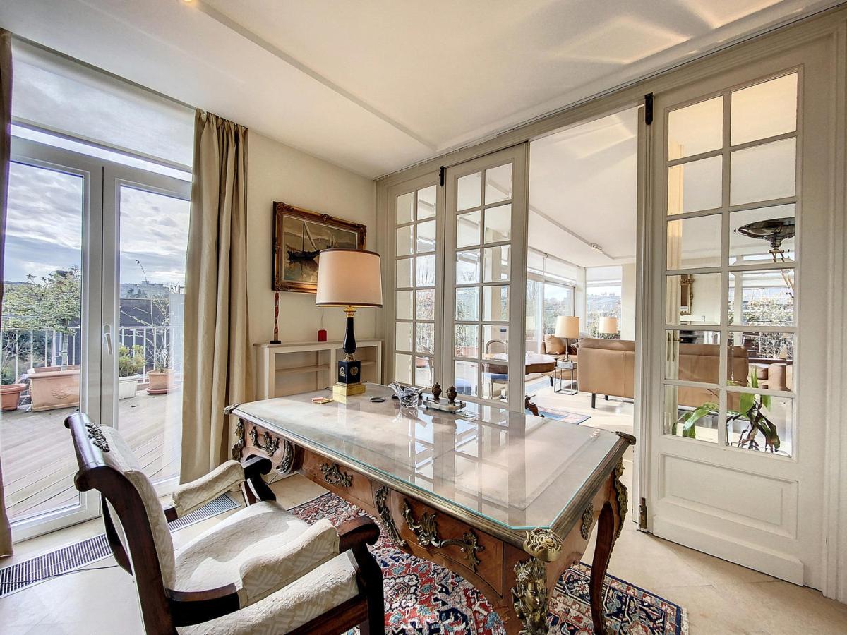 Roosevelt: Superbe penthouse meublé 2 chambres + studio