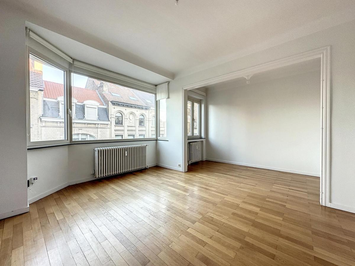 Pl. Brugmann : Superbe appartement + balcon 