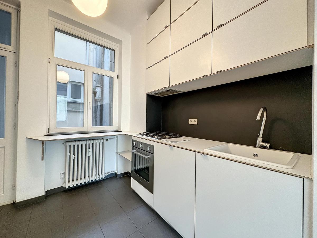 Pl. Brugmann : Superbe appartement + balcon 