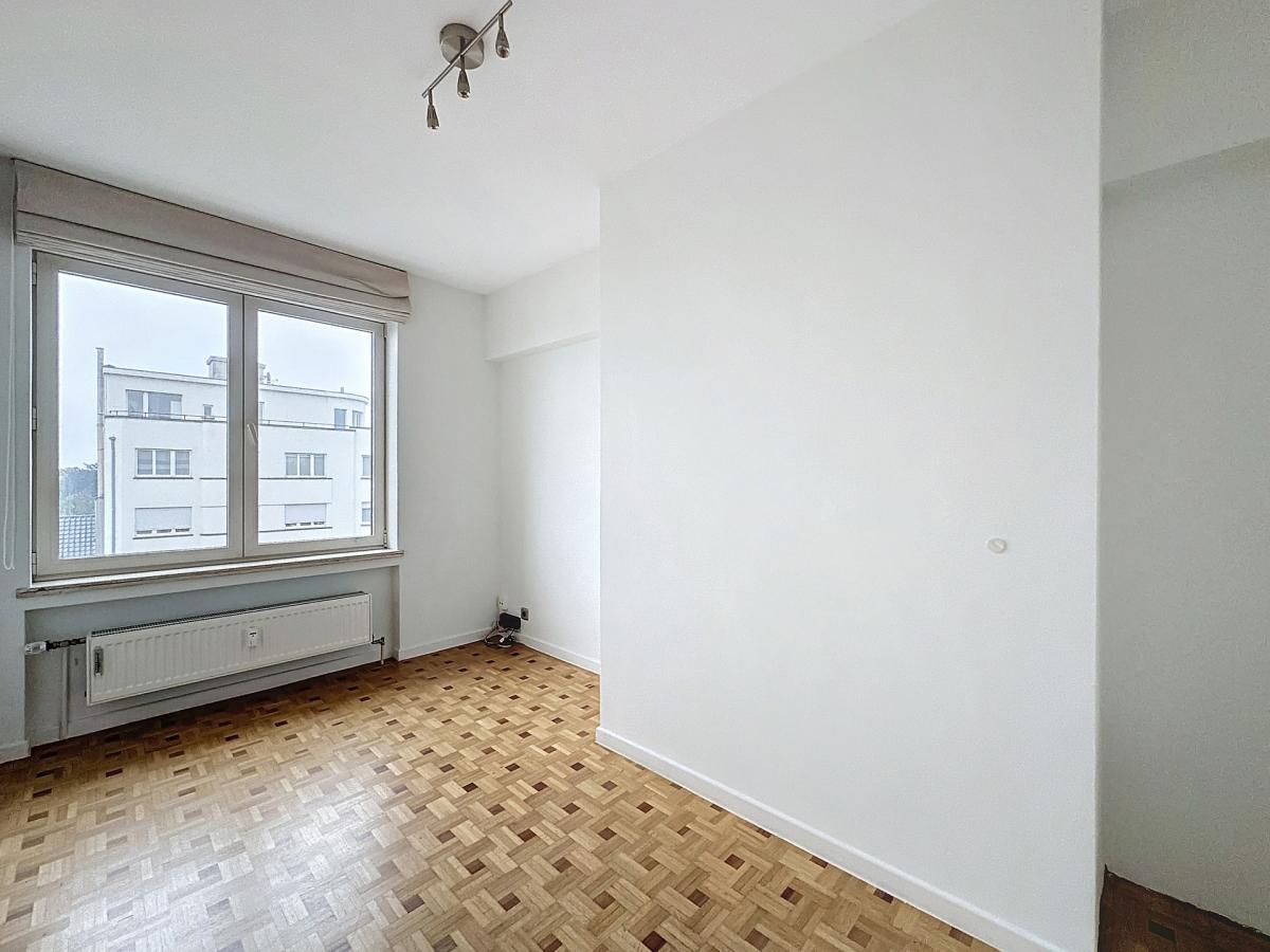 Molière: appartement 2 chambres + bureau/chambre de ± 168 m²