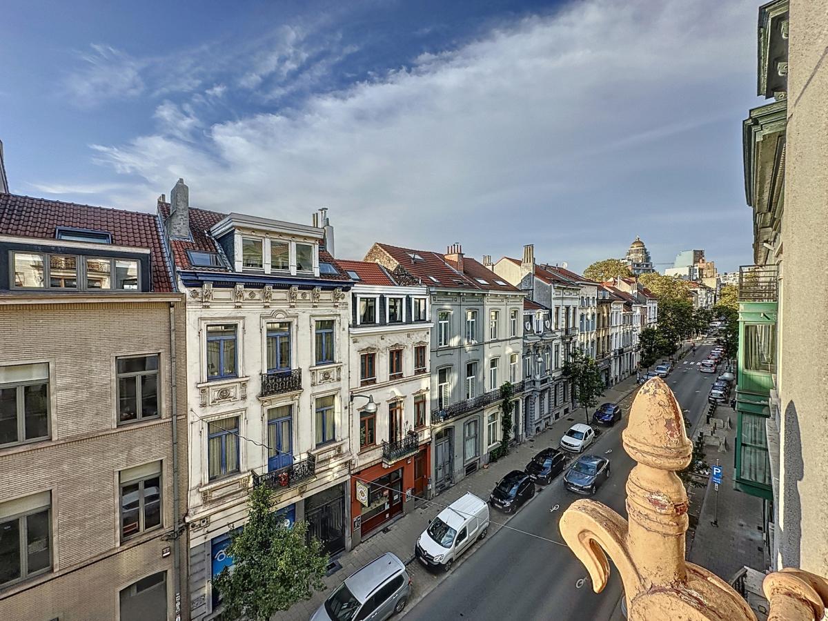 Monnaies : Appartement de caractère dans un immeuble HORTA