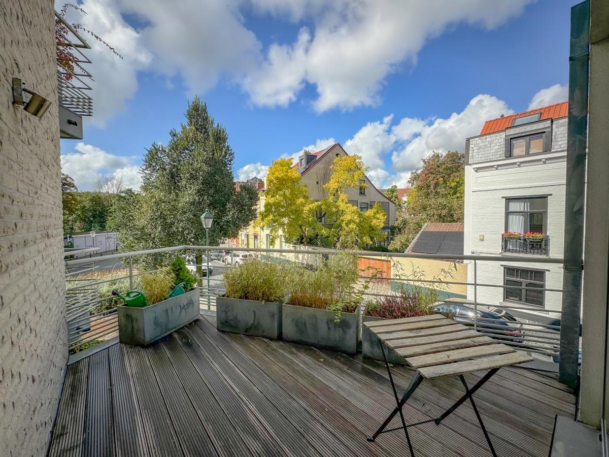 SOUS OFFRE 8 Uccle/maison communale: Beau duplex. 3 chambres, 2 terrasses