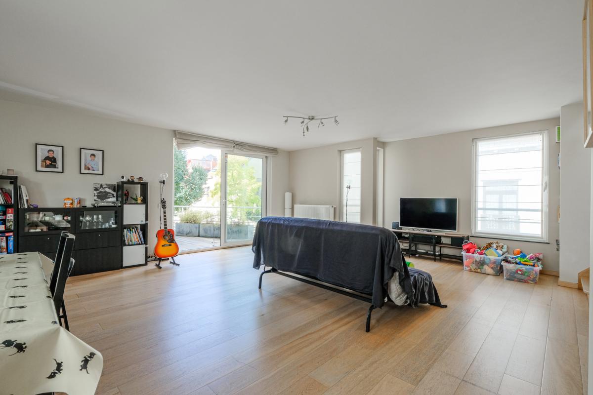 SOUS OFFRE 8 Uccle/maison communale: Beau duplex. 3 chambres, 2 terrasses