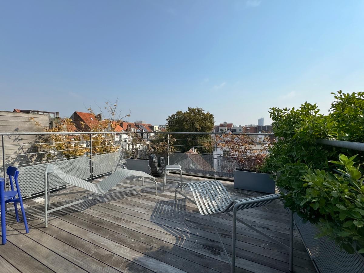 Châtelain : Magnifique duplex penthouse rénové + terrasses