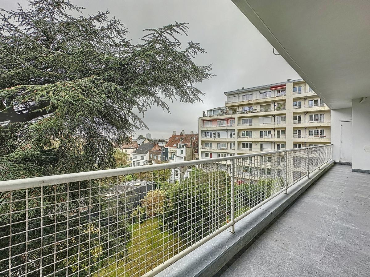 Churchill/Cavell : Superbe appartement de 3 ch + terrasse 