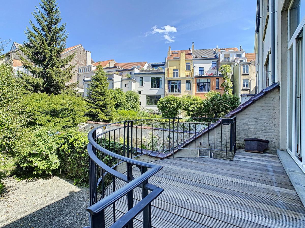 Châtelain/Washington : Magnifique duplex RDC avec jardin