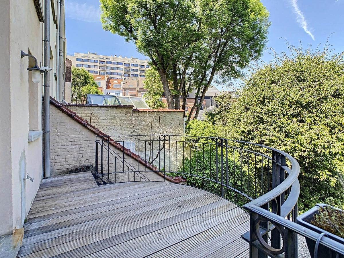 Châtelain/Washington : Magnifique duplex RDC avec jardin