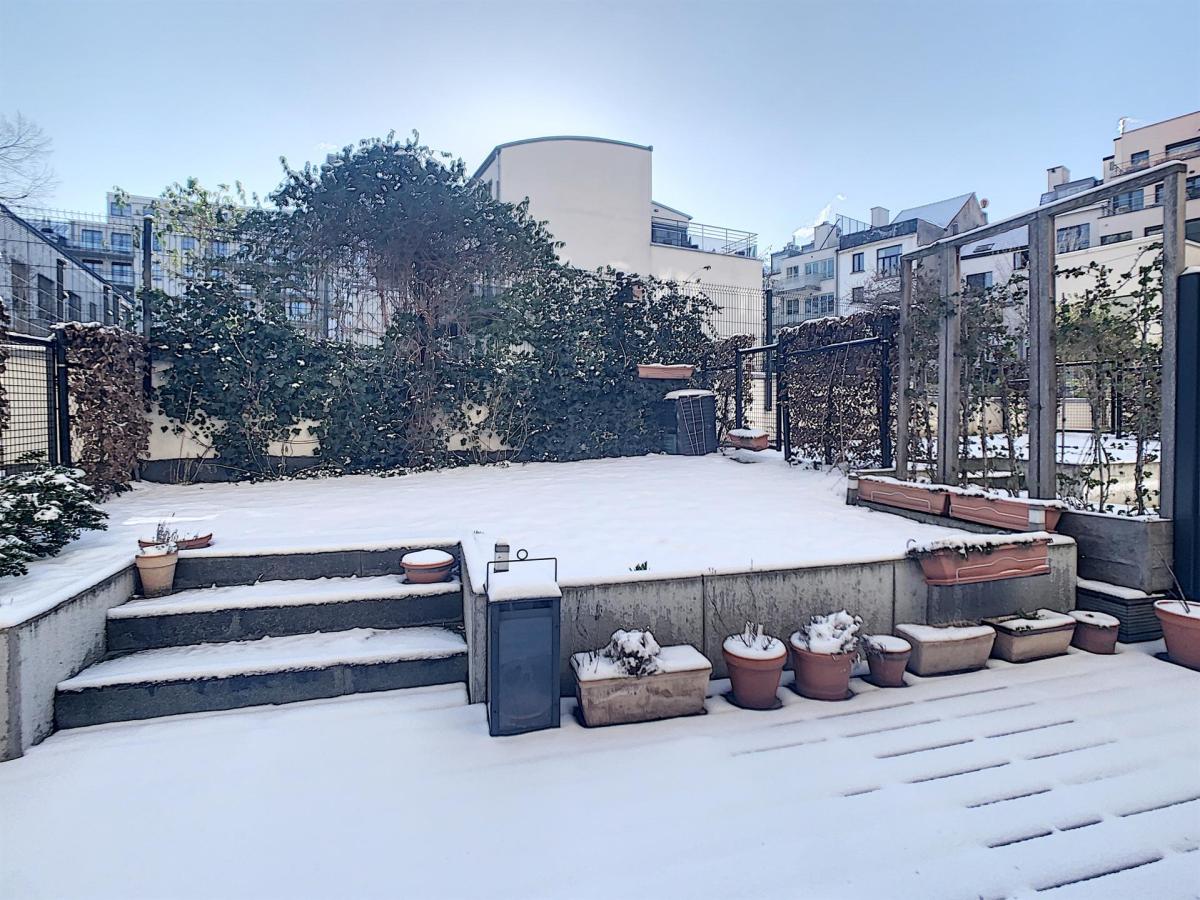 Chatelain, magnifique rez-de-chaussée avec jardin