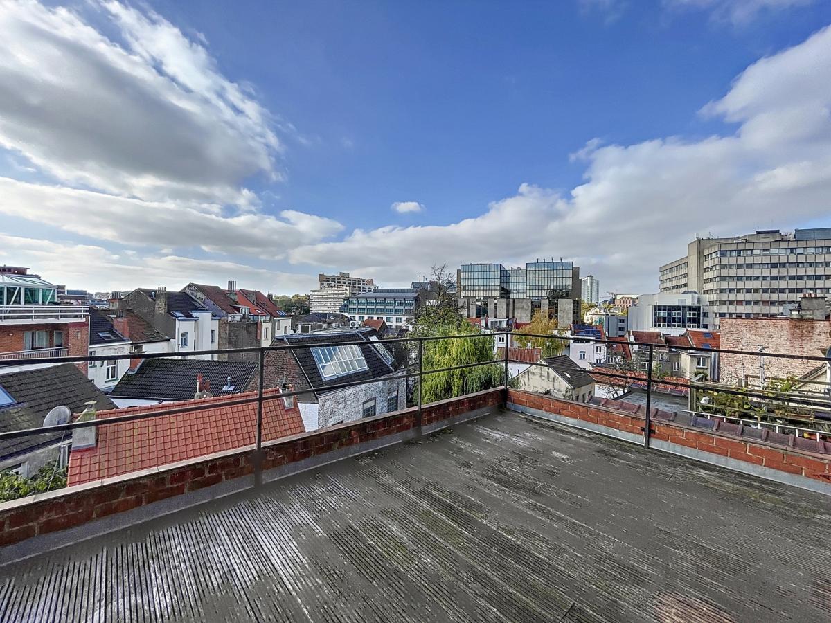 Quartier européen - duplex 3 chambres avec terrasse