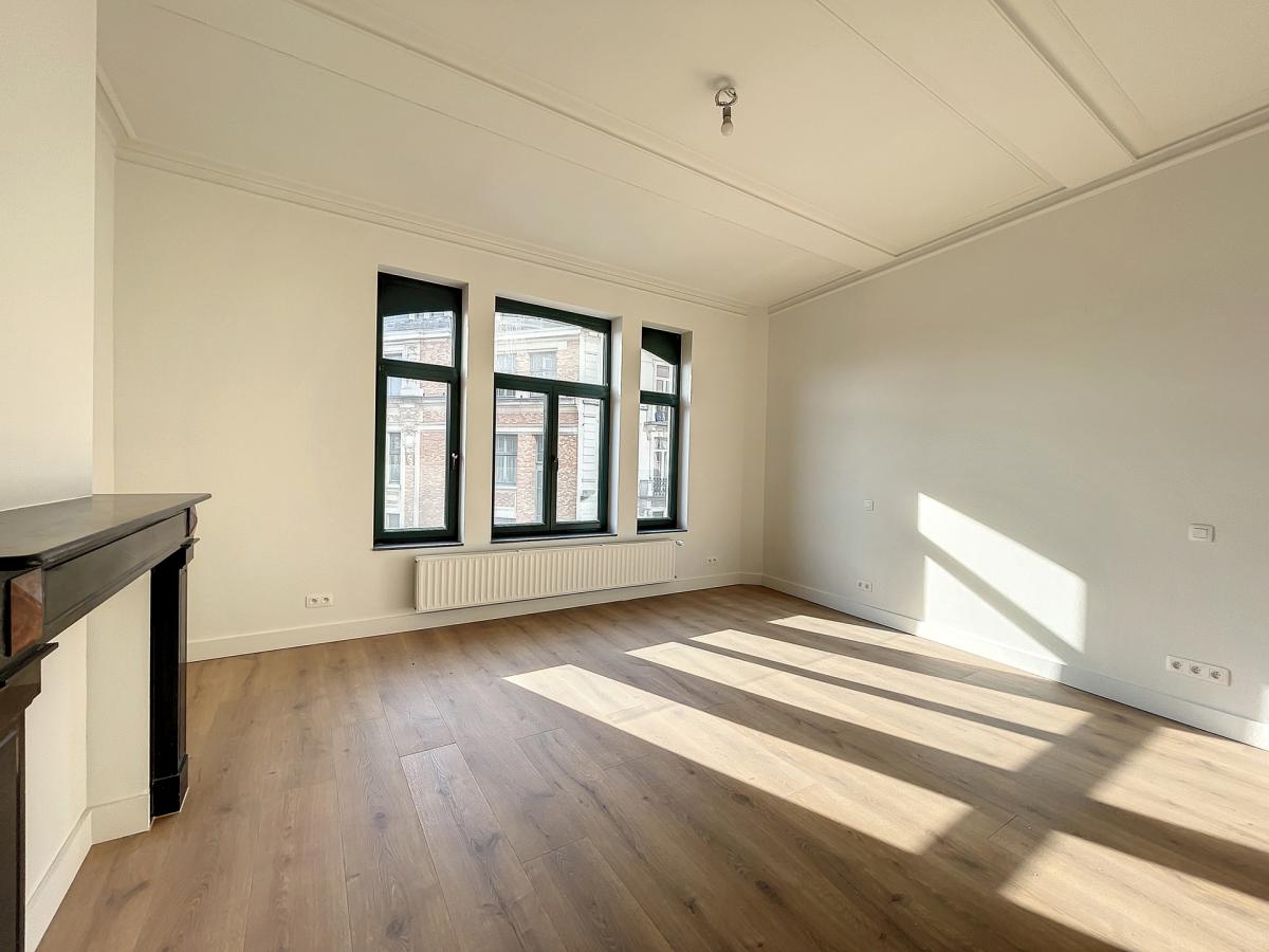 Sablon : Sublime appartement triplex penthouse remis à neuf