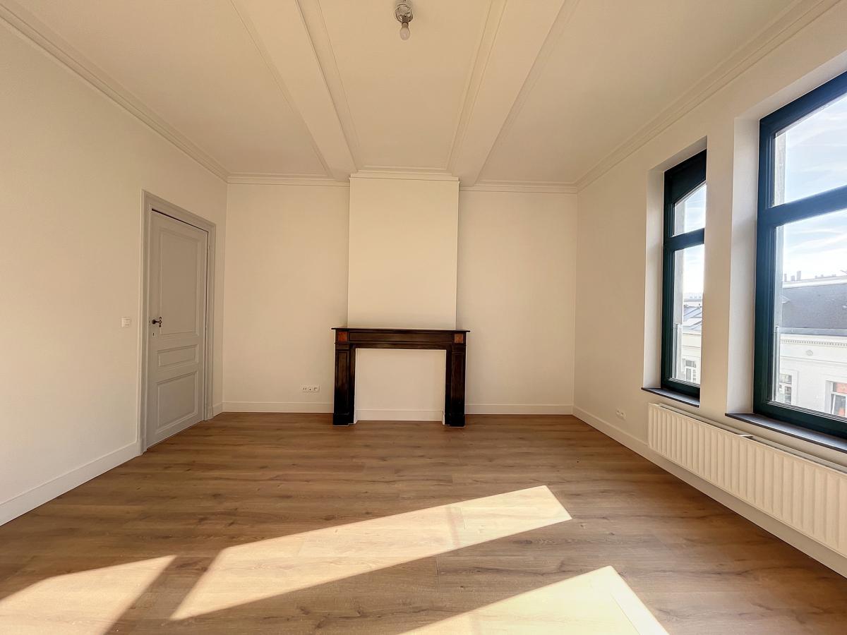 Sablon : Sublime appartement triplex penthouse remis à neuf