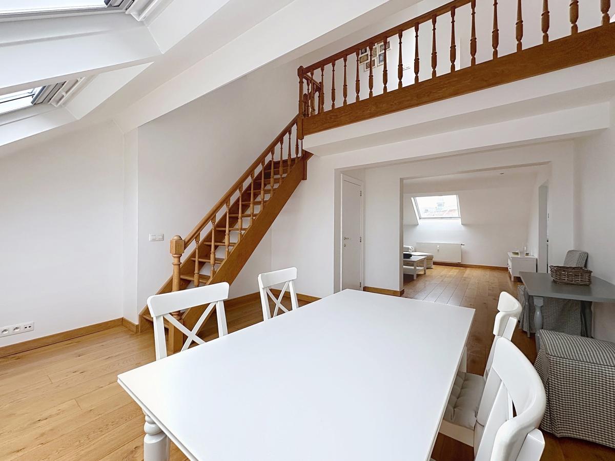 Quartier Sablon : Superbe duplex 1 chambre meublé