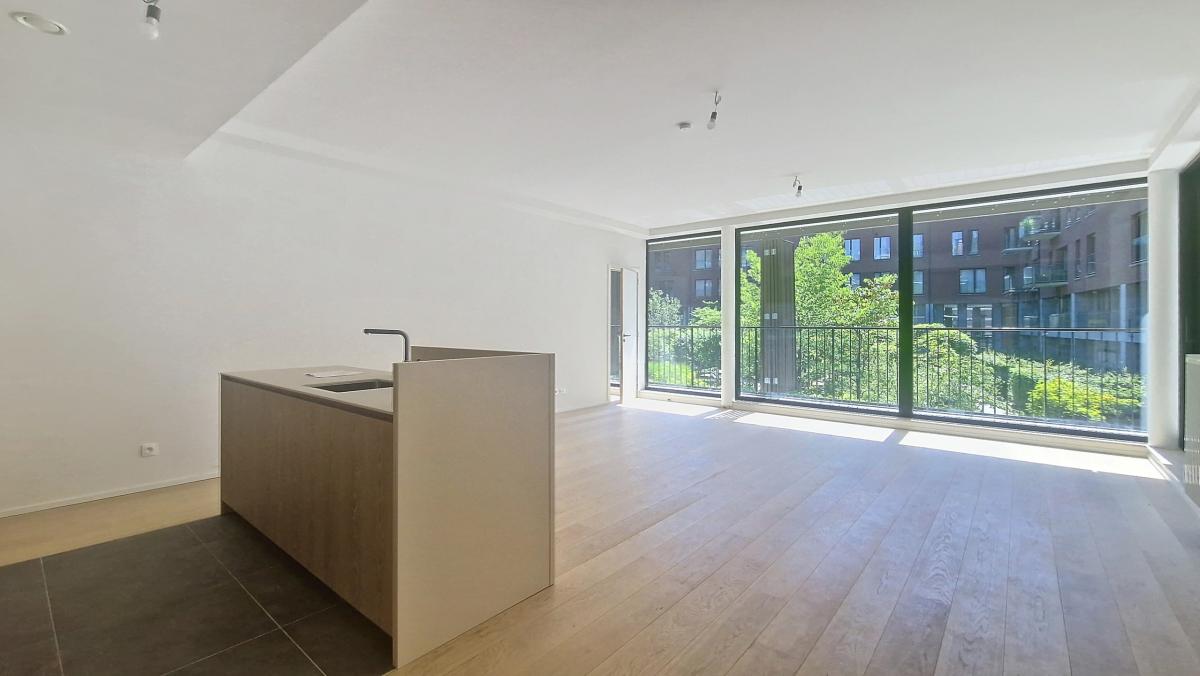 Rez-de chaussée +-145m²,3ch. + terrasse