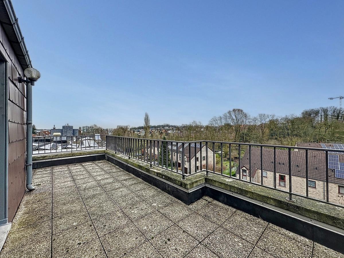 Uccle/Drogenbos : Beau duplex penthouse avec grande terrasse