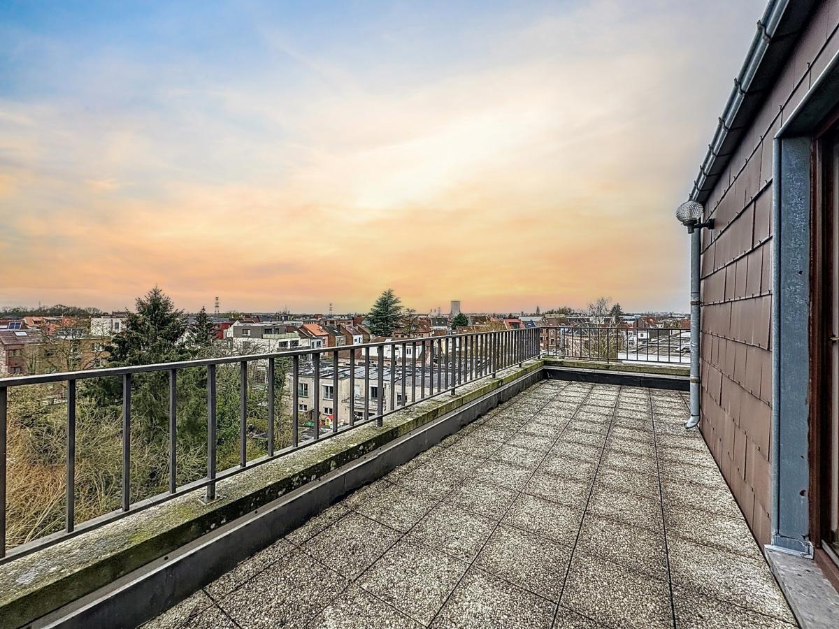 Uccle/Drogenbos : Beau duplex penthouse avec grande terrasse