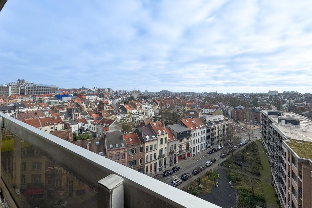 SOUS OFFRE Place Jourdan: superbe appartement 2ch + 2 terr parking