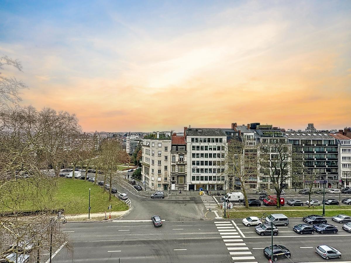 Louise/Cambre: Somptueux appartement meublé 3 ch. + terrasse